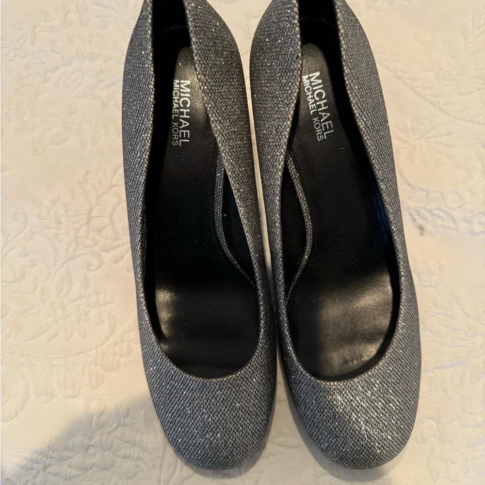Michael Kors Porter Silver Block Heel Pumps size 8 - Picture 9 of 10